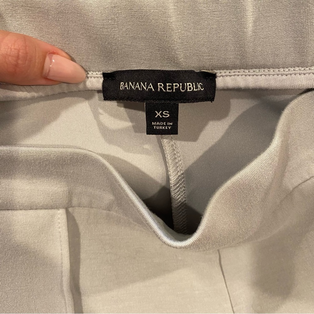 Banana Republic Scuba Knit Commuter Slim Pleated Pants In Silver Grey - Picture 8 of 10